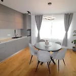 New! Jolie In - With Free Parking And Terrace!