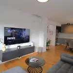 New! Jolie In - With Free Parking And Terrace! Задар