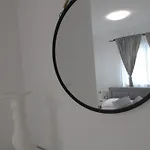 New! Jolie In - With Free Parking And Terrace! Апартаменты