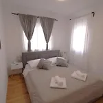 New! Jolie In - With Free Parking And Terrace! Апартаменты *