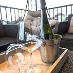 New! Jolie In - With Free Parking And Terrace! Апартаменты Задар