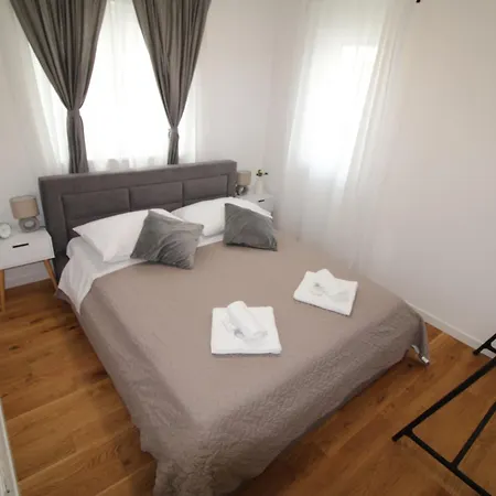 Apartman New! Jolie In - With Free Parking And Terrace!