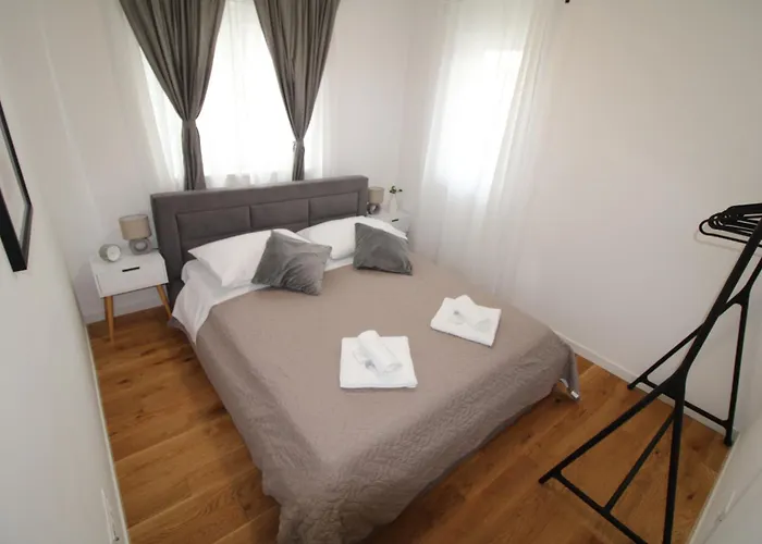 Апартаменты New! Jolie In - With Free Parking And Terrace!