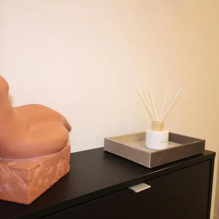 New! Jolie In - With Free Parking And Terrace!