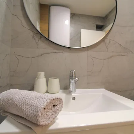 New! Jolie In - With Free Parking And Terrace! Appartement Zadar