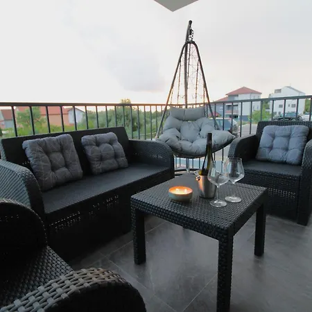 New! Jolie In - With Free Parking And Terrace! Apartment *