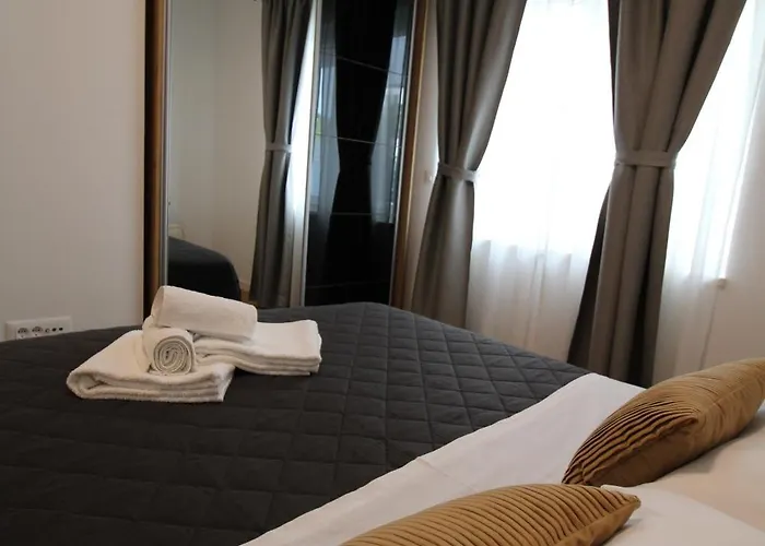 New! Jolie In - With Free Parking And Terrace! *