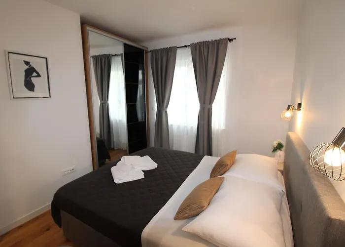 New! Jolie In - With Free Parking And Terrace!