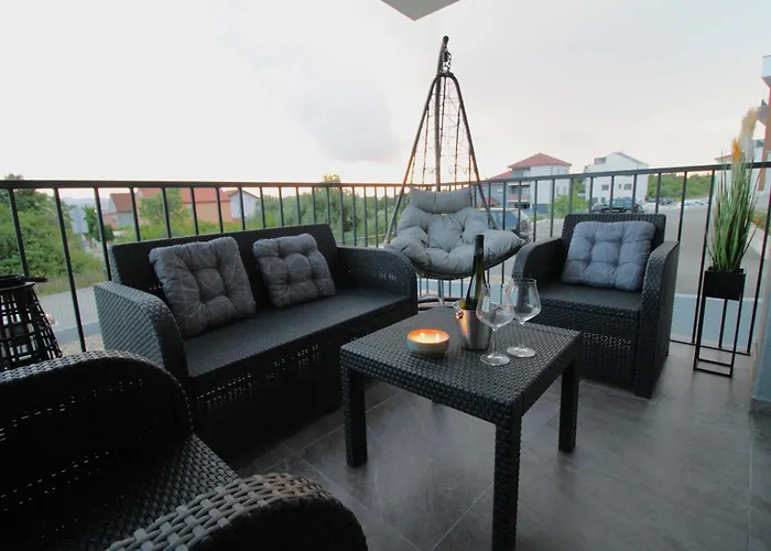 New! Jolie In - With Free Parking And Terrace! דירה *